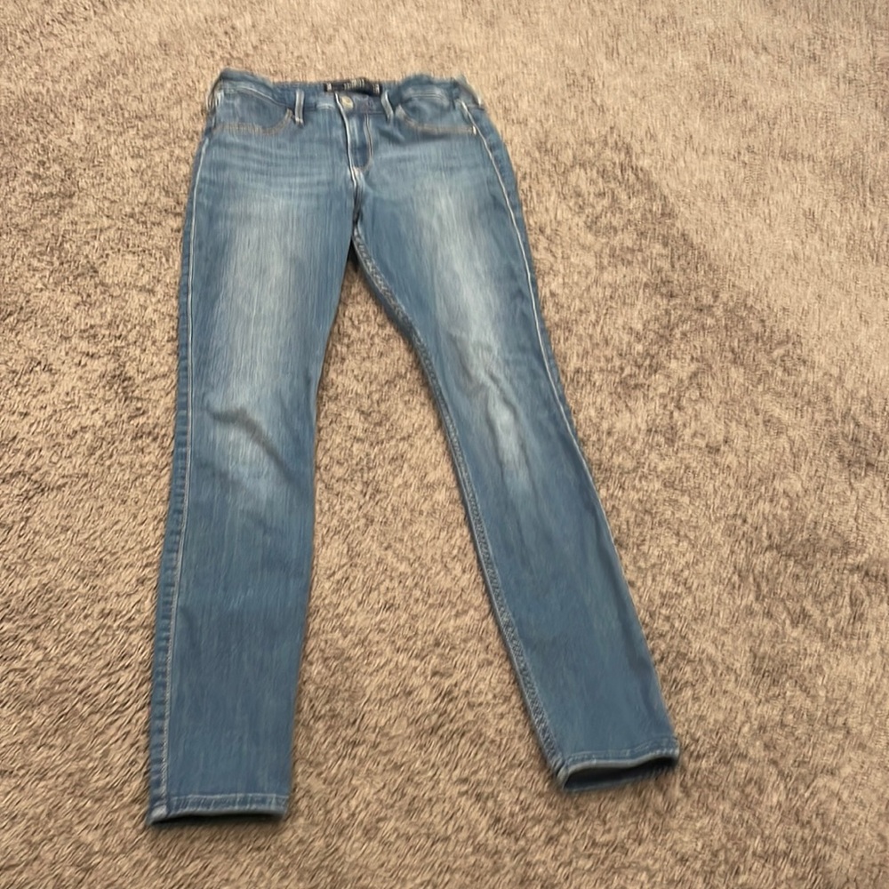 Blue non-ripped skinny jeans
